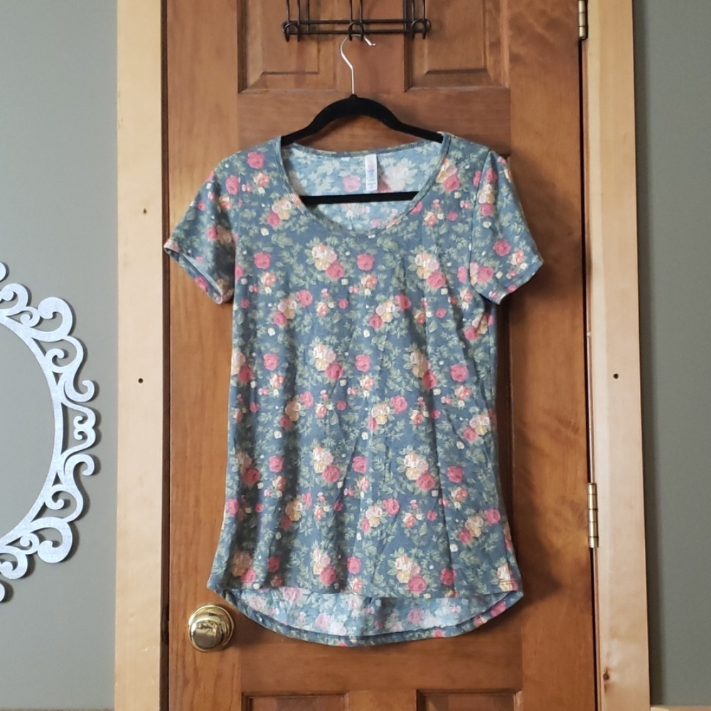 Lularoe classic tee xs